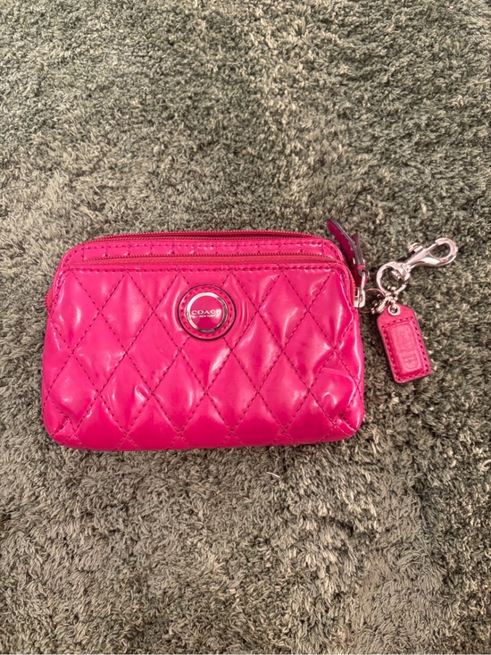 Coach Accessories - COACH Quilted Hot Pink Leather Key & Card Holder with Clip